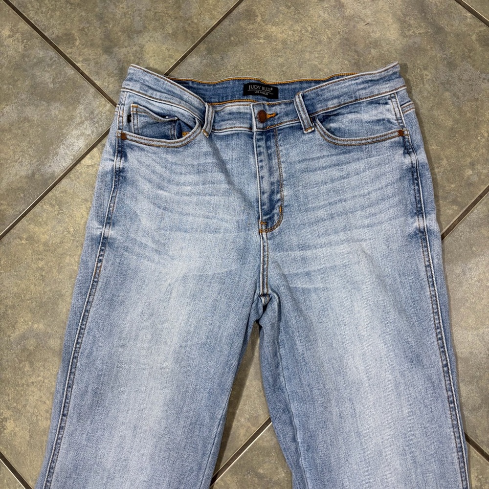 JUDY BLUE LOS ANGELES STRAIGHT FIT  WOMENS JEANS SIZE 15/32 LIGHT WASH 25 INSEAM - Picture 2 of 11